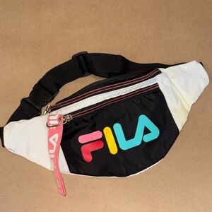 NWOT Fila Black and White Zip Fanny Pack